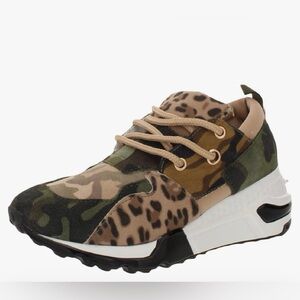 Steve Madden Women's CLIFF Sneaker women’s size 6.5 new leopard camo animal